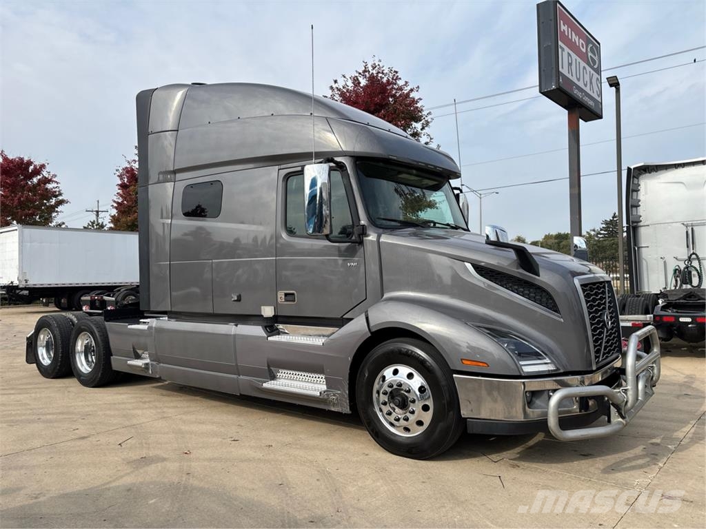Volvo VNL64T740 Tractor Units
