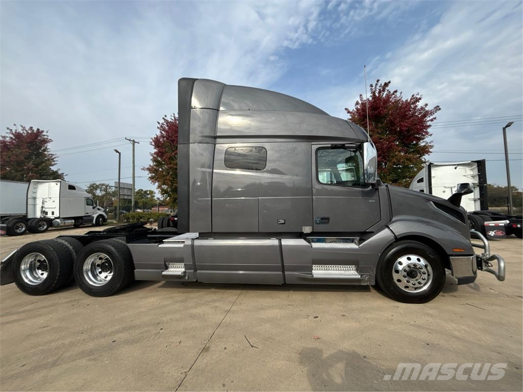 Volvo VNL64T740 Tractor Units
