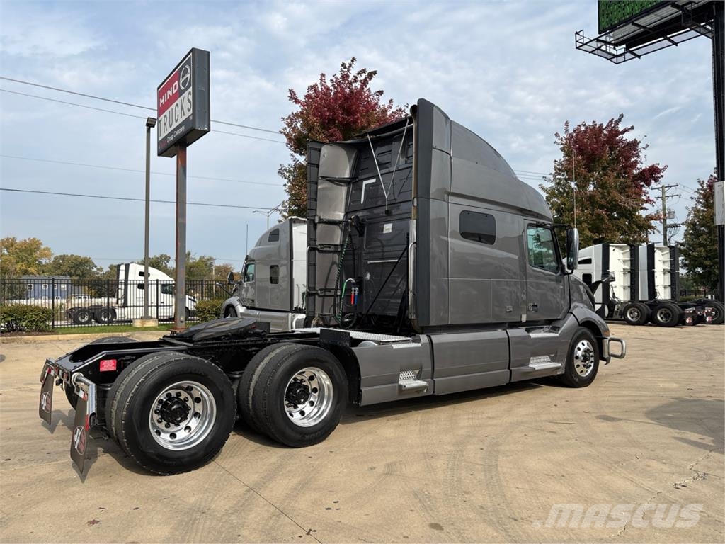 Volvo VNL64T740 Tractor Units