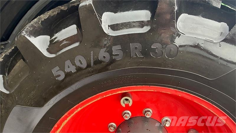 Fendt 724 Vario 拖拉机/农用车