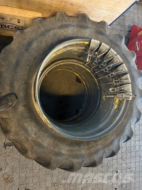 Goodyear 20,8x38 - 19,6x28 Tyres, wheels and rims