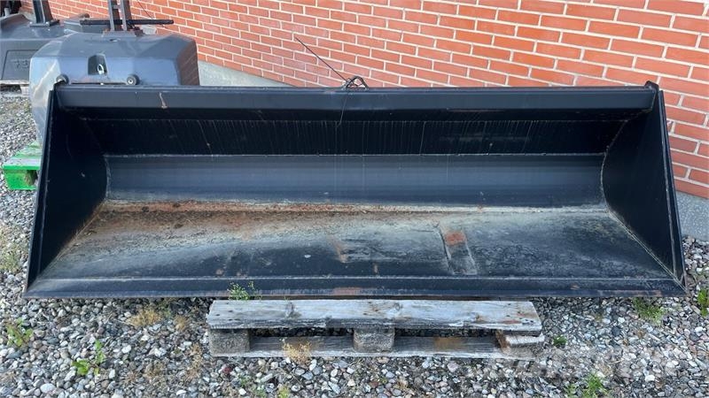 MO Implements Frontskovl Frontskovl, 250 cm med EURO- Kanalak