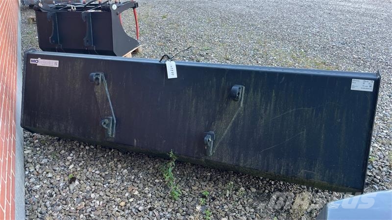 MO Implements Frontskovl Frontskovl, 250 cm med EURO- Kanalak