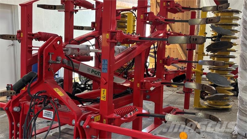 Pöttinger SYNKRO 4030 NOVA Synkro 4030 钉齿耙
