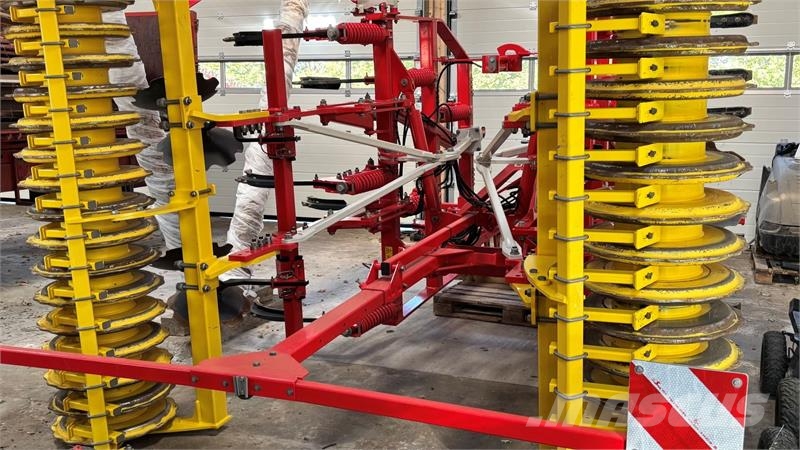 Pöttinger SYNKRO 4030 NOVA Synkro 4030 钉齿耙