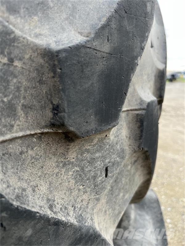 Trelleborg 650/85R38 Fendt røde inkl. låse Renkaat ja vanteet