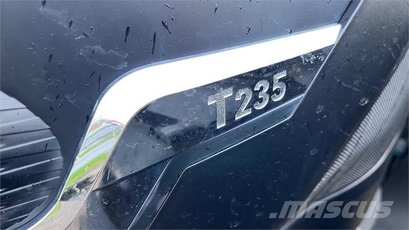 Valtra T235 Versu Versu Traktorid