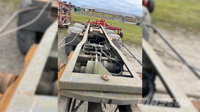 - - - wirehejsvogn Hook lift trailers