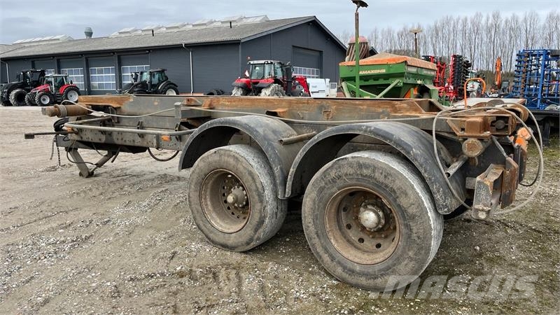 - - - wirehejsvogn Hook lift trailers