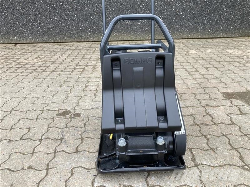 Bomag BP 12/40 Kan udstyres med vandtank og spredebom دكاكات أفقية