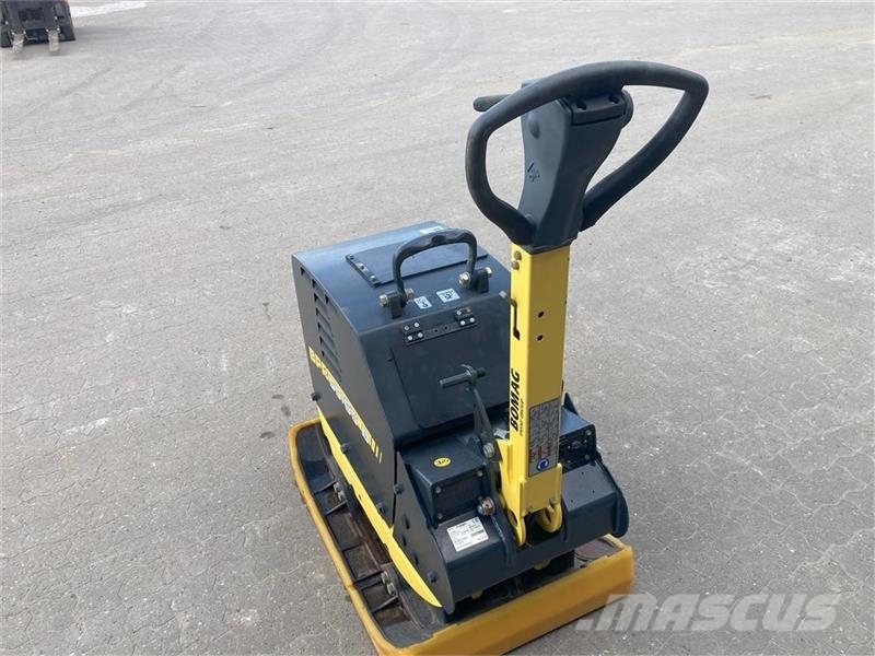 Bomag BPR 55/65DE Udstyret med fast Vulkolanplade دكاكات أفقية
