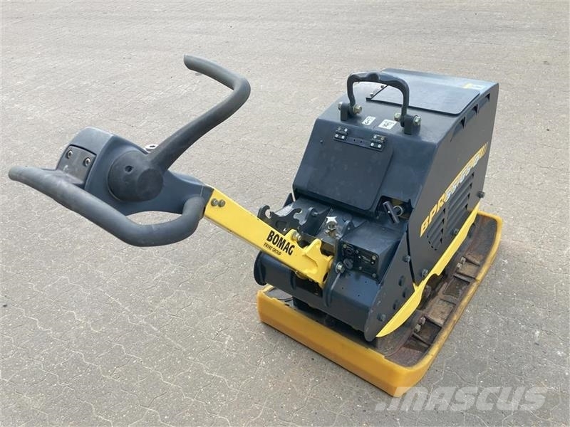 Bomag BPR 55/65DE Udstyret med fast Vulkolanplade دكاكات أفقية