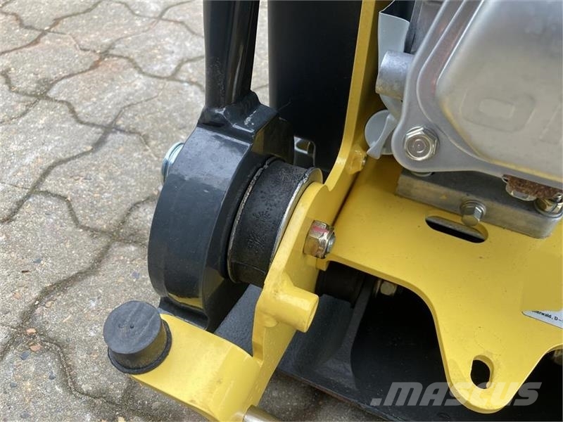 Bomag BVP 10/36 Monteret med vandtank og spredebom دكاكات أفقية