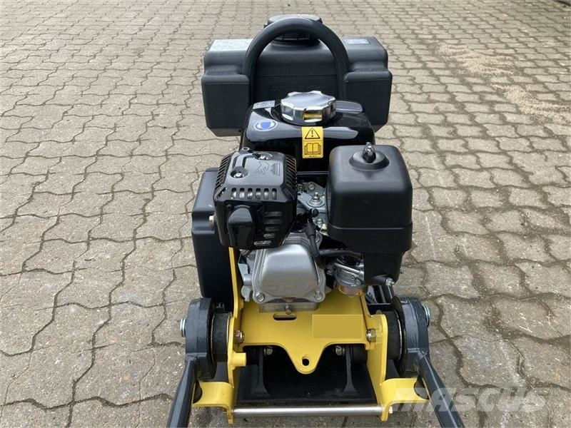 Bomag BVP 10/36 Monteret med vandtank og spredebom دكاكات أفقية