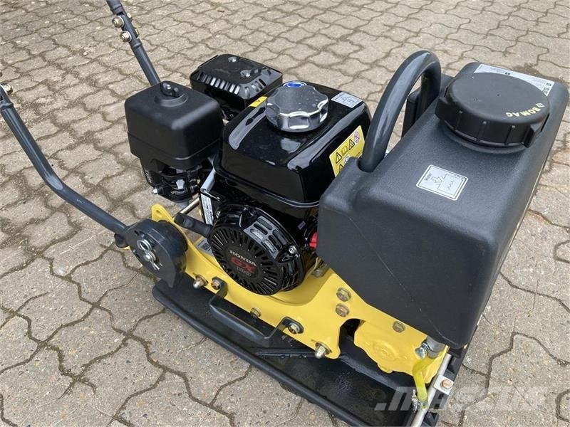 Bomag BVP 10/36 Monteret med vandtank og spredebom دكاكات أفقية