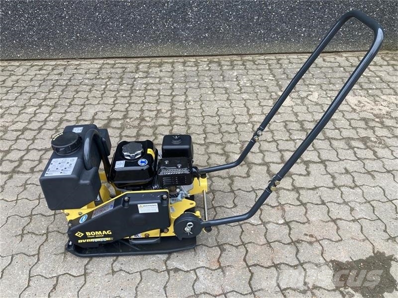 Bomag BVP 10/36 Monteret med vandtank og spredebom دكاكات أفقية