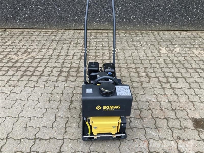 Bomag BVP 10/36 Monteret med vandtank og spredebom دكاكات أفقية