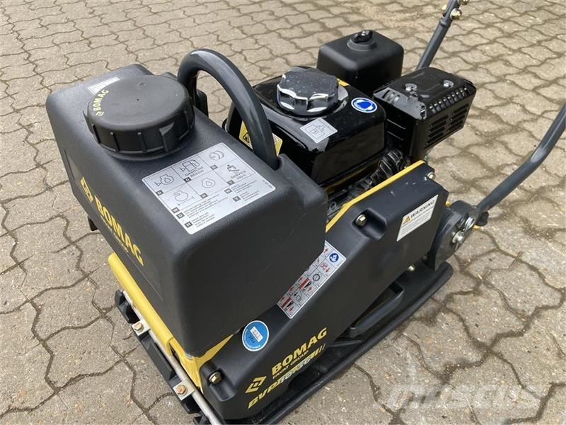 Bomag BVP 10/36 Monteret med vandtank og spredebom دكاكات أفقية