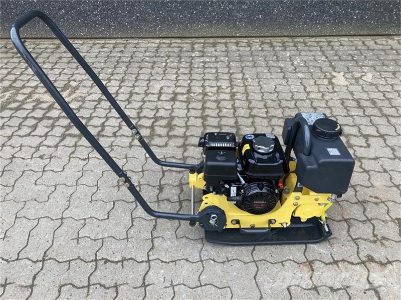 Bomag BVP 10/36 Monteret med vandtank og spredebom دكاكات أفقية