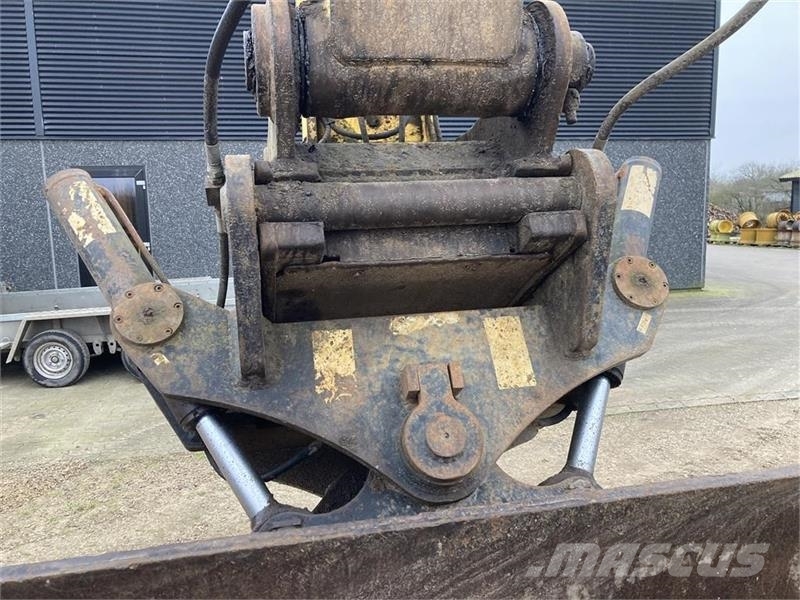 New Holland E 265 LC Kipbart planerblad og graveskovl حفارات زحافة