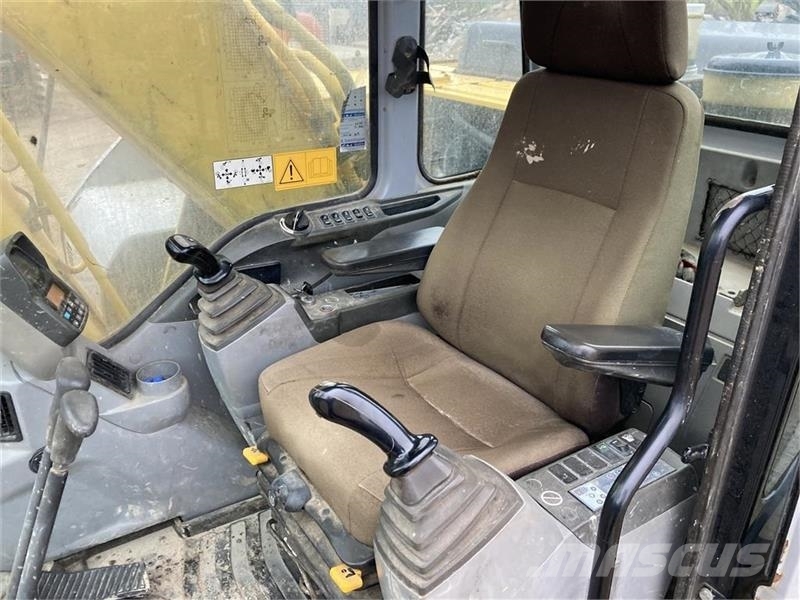 New Holland E 265 LC Kipbart planerblad og graveskovl حفارات زحافة
