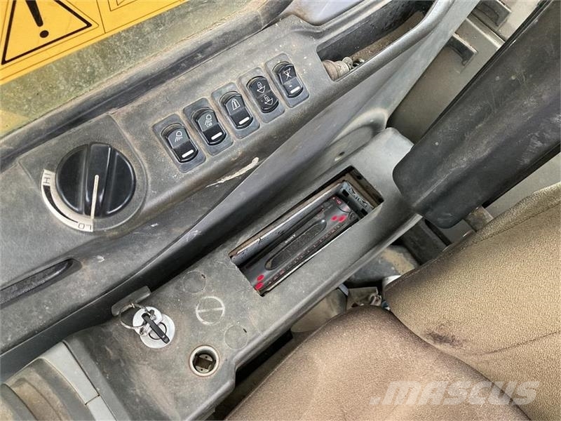 New Holland E 265 LC Kipbart planerblad og graveskovl حفارات زحافة