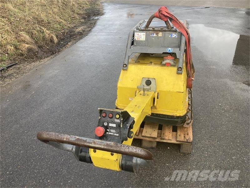 Wacker DPU 100 - 70  750 kg pladevibrator med frem bak Віброплити та вібротрамбовки