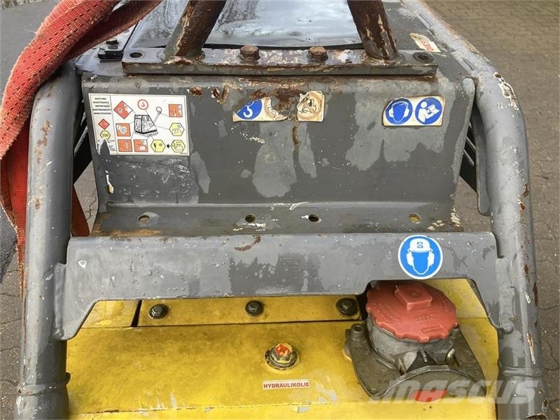 Wacker DPU 100 - 70  750 kg pladevibrator med frem bak Віброплити та вібротрамбовки