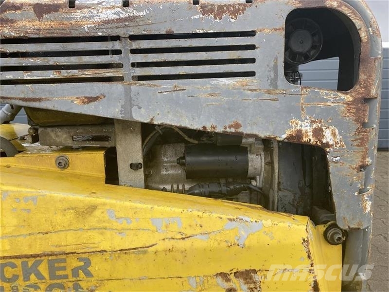 Wacker DPU 100 - 70  750 kg pladevibrator med frem bak Віброплити та вібротрамбовки
