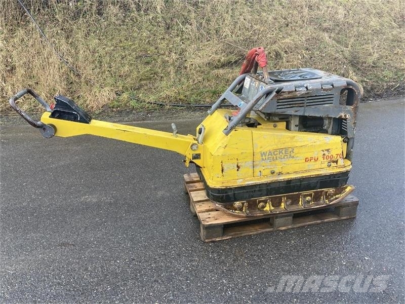 Wacker DPU 100 - 70  750 kg pladevibrator med frem bak Віброплити та вібротрамбовки