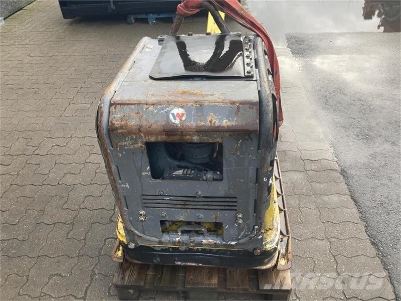 Wacker DPU 100 - 70  750 kg pladevibrator med frem bak Віброплити та вібротрамбовки