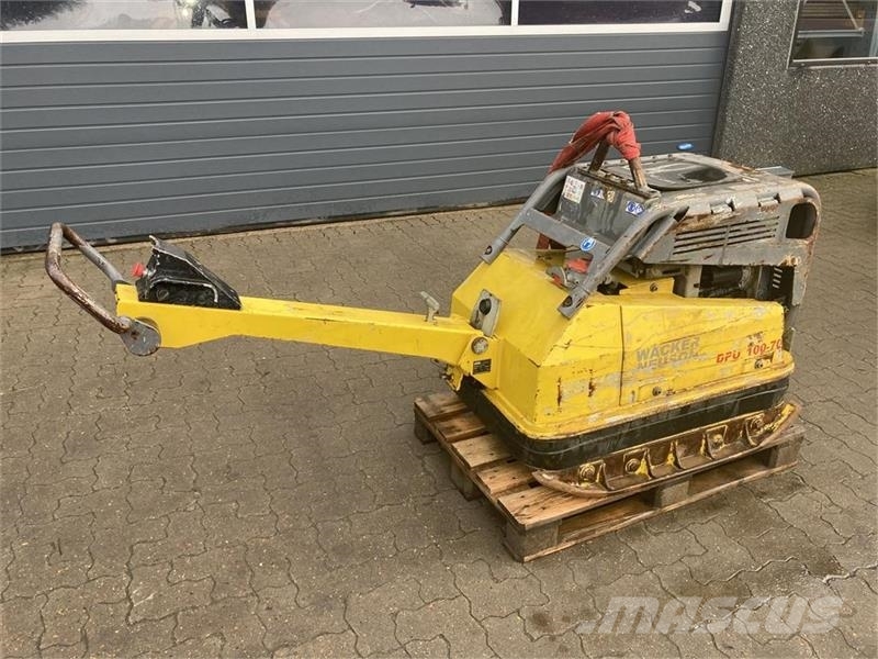 Wacker DPU 100 - 70  750 kg pladevibrator med frem bak Віброплити та вібротрамбовки