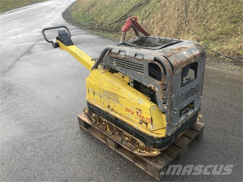 Wacker DPU 100 - 70  750 kg pladevibrator med frem bak Віброплити та вібротрамбовки