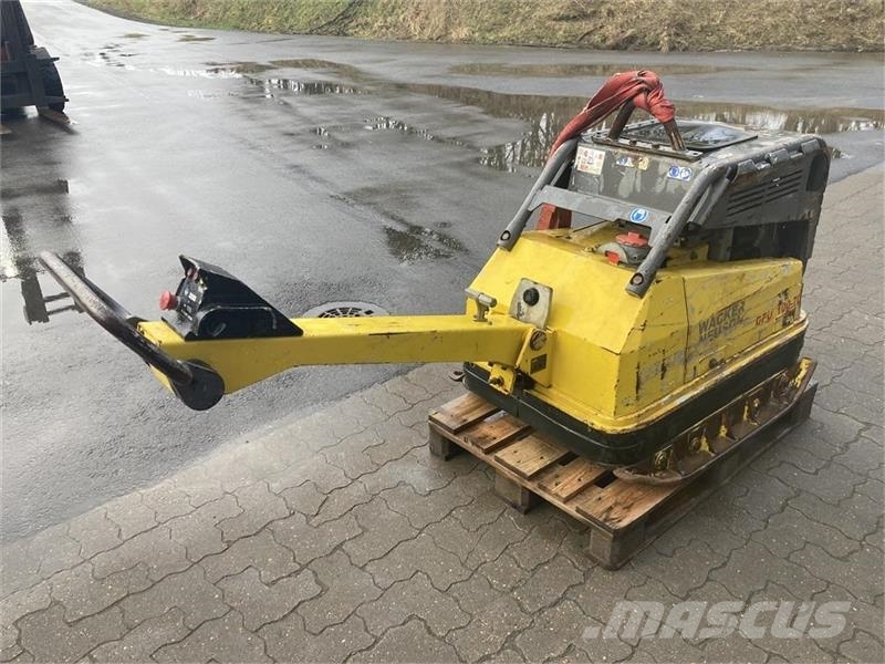 Wacker DPU 100 - 70  750 kg pladevibrator med frem bak Віброплити та вібротрамбовки