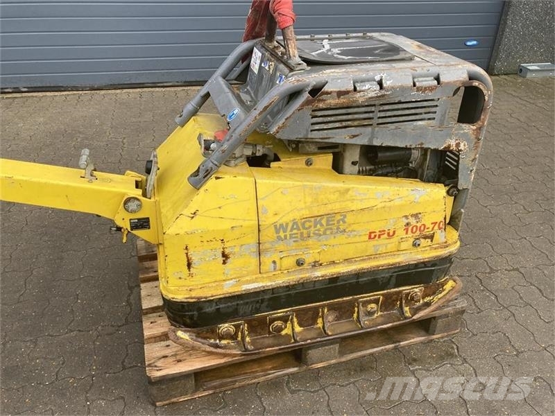 Wacker DPU 100 - 70  750 kg pladevibrator med frem bak Віброплити та вібротрамбовки