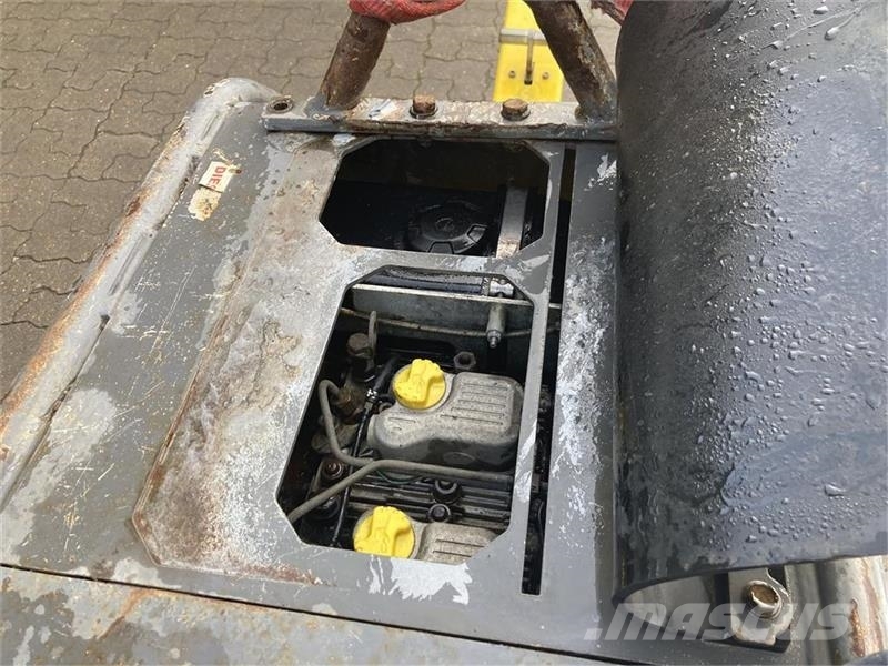 Wacker DPU 100 - 70  750 kg pladevibrator med frem bak Віброплити та вібротрамбовки