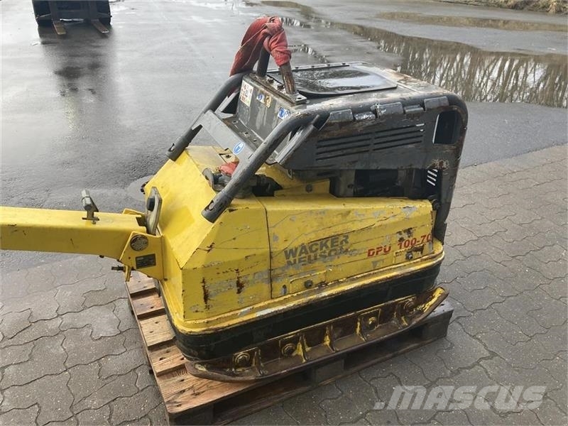 Wacker DPU 100 - 70  750 kg pladevibrator med frem bak Віброплити та вібротрамбовки
