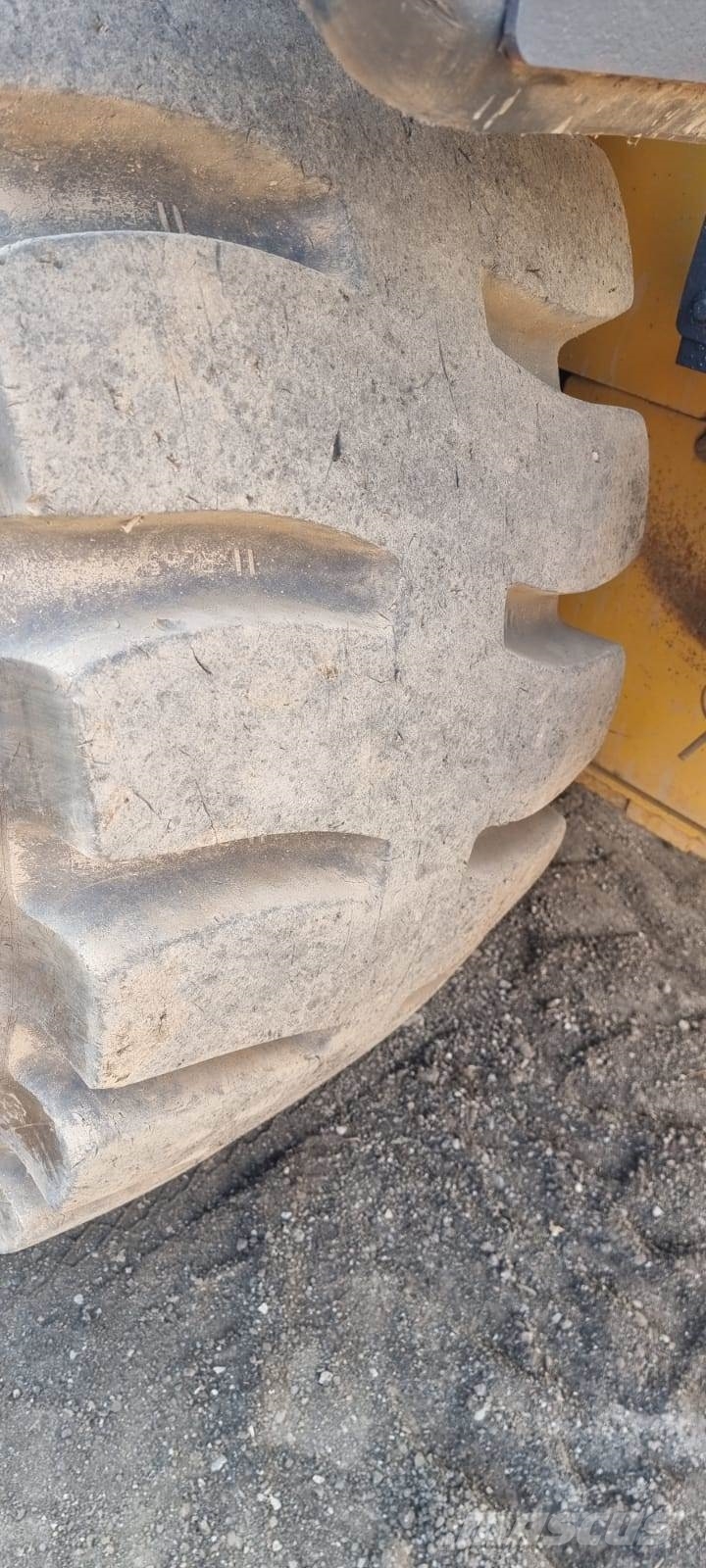 Bell L2106E Kolesové nakladače