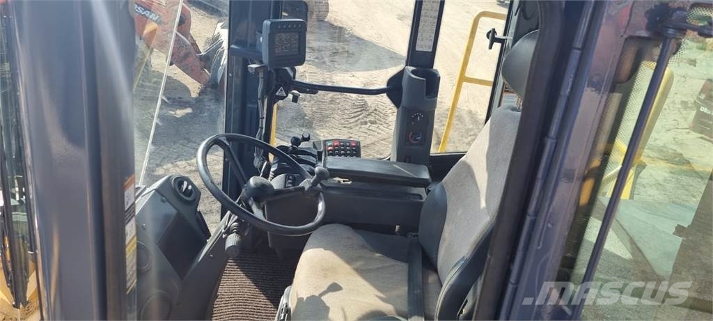 Bell L2106E Kolesové nakladače