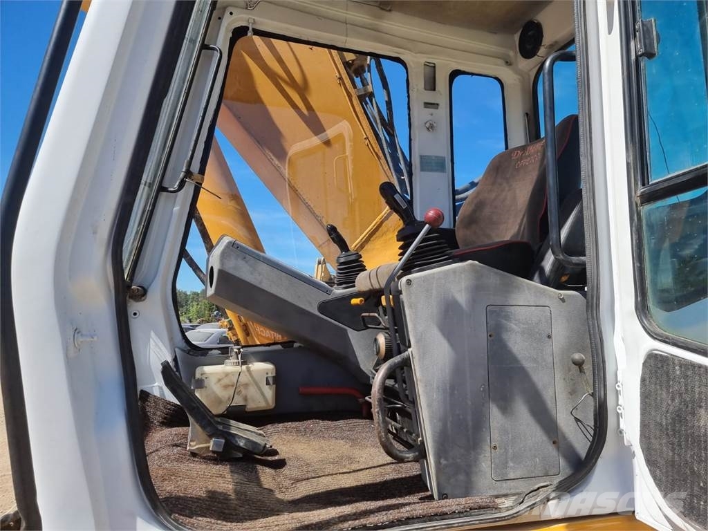Liebherr R922 HDSL 履带挖掘机