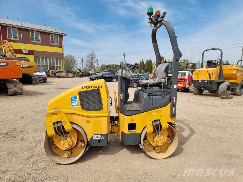Volvo DD25 مداحل ثنائية الاسطوانة