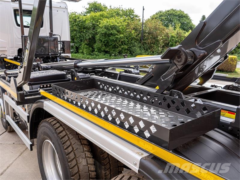 DAF XDC Hook lift trucks