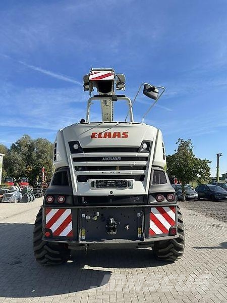 CLAAS Jaguar 870 4x4 T4f + ORBIS 600 SD Agriculture - Autres