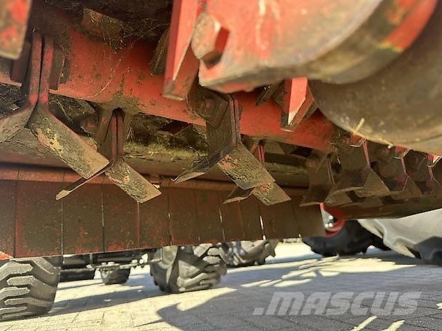 New Holland Boomer 25 C + Sauerburger UMN 1400 Sonstige Landmaschinen