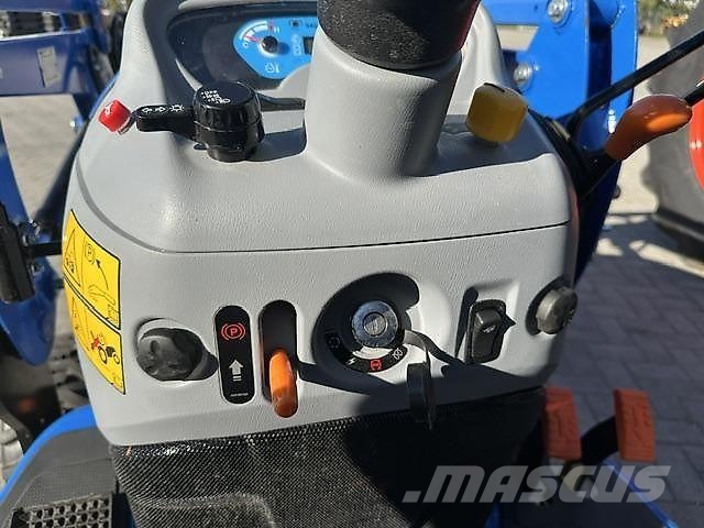 New Holland Boomer 25 C + Sauerburger UMN 1400 Sonstige Landmaschinen