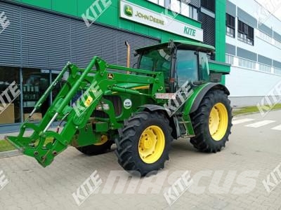 John Deere 5820 الجرارات
