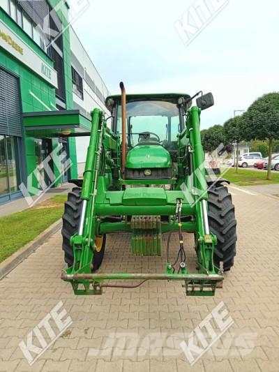 John Deere 5820 الجرارات