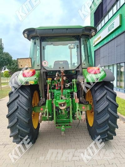 John Deere 5820 الجرارات