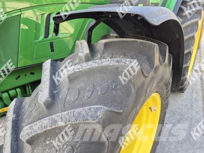 John Deere 6215R Traktorit