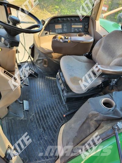 John Deere 8120 Traktory